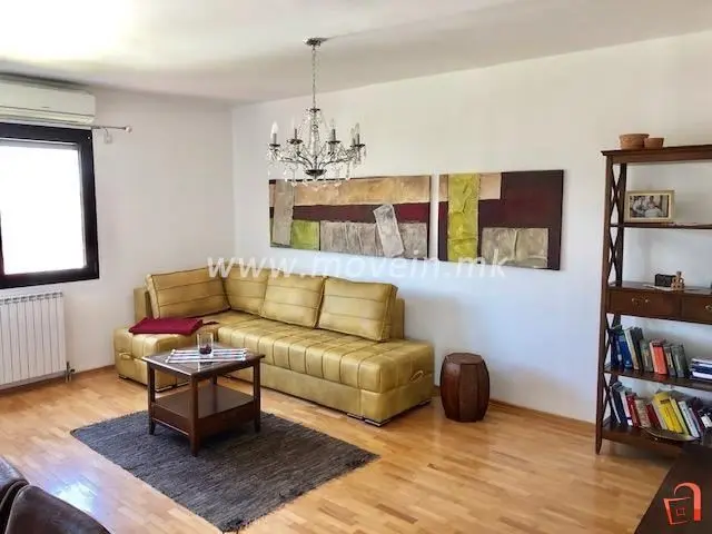 Стилски, современ дом на издигната локација