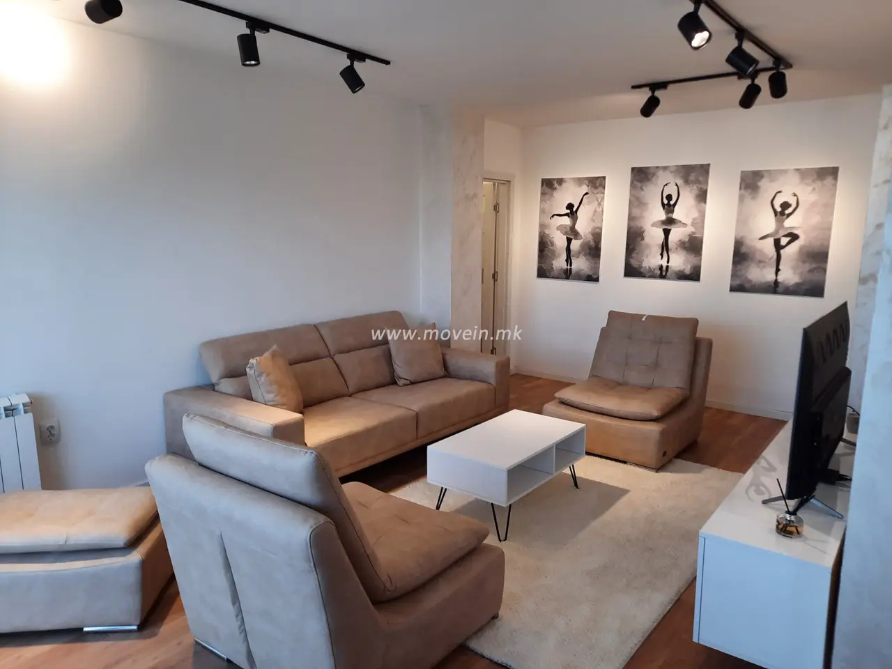 Stylish, Contemporary Home In Elevated Location