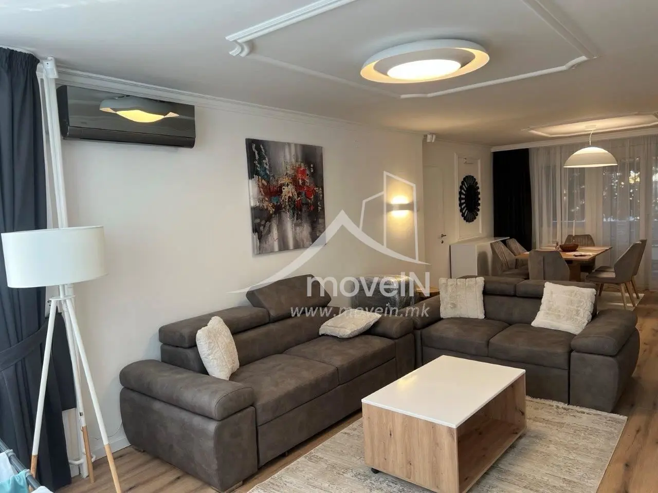 102м2 Стан за продажба во строг Центар, 2.500еур/м2