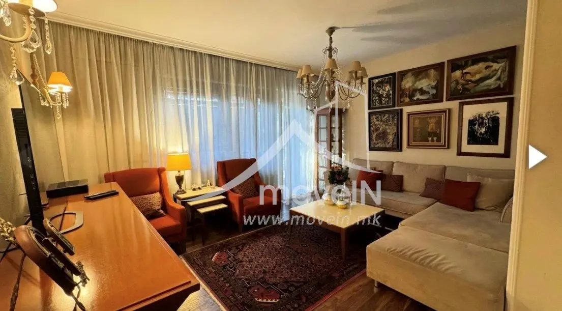 Се продава реновиран стан од 79м² во Центар – 2 паркинг места