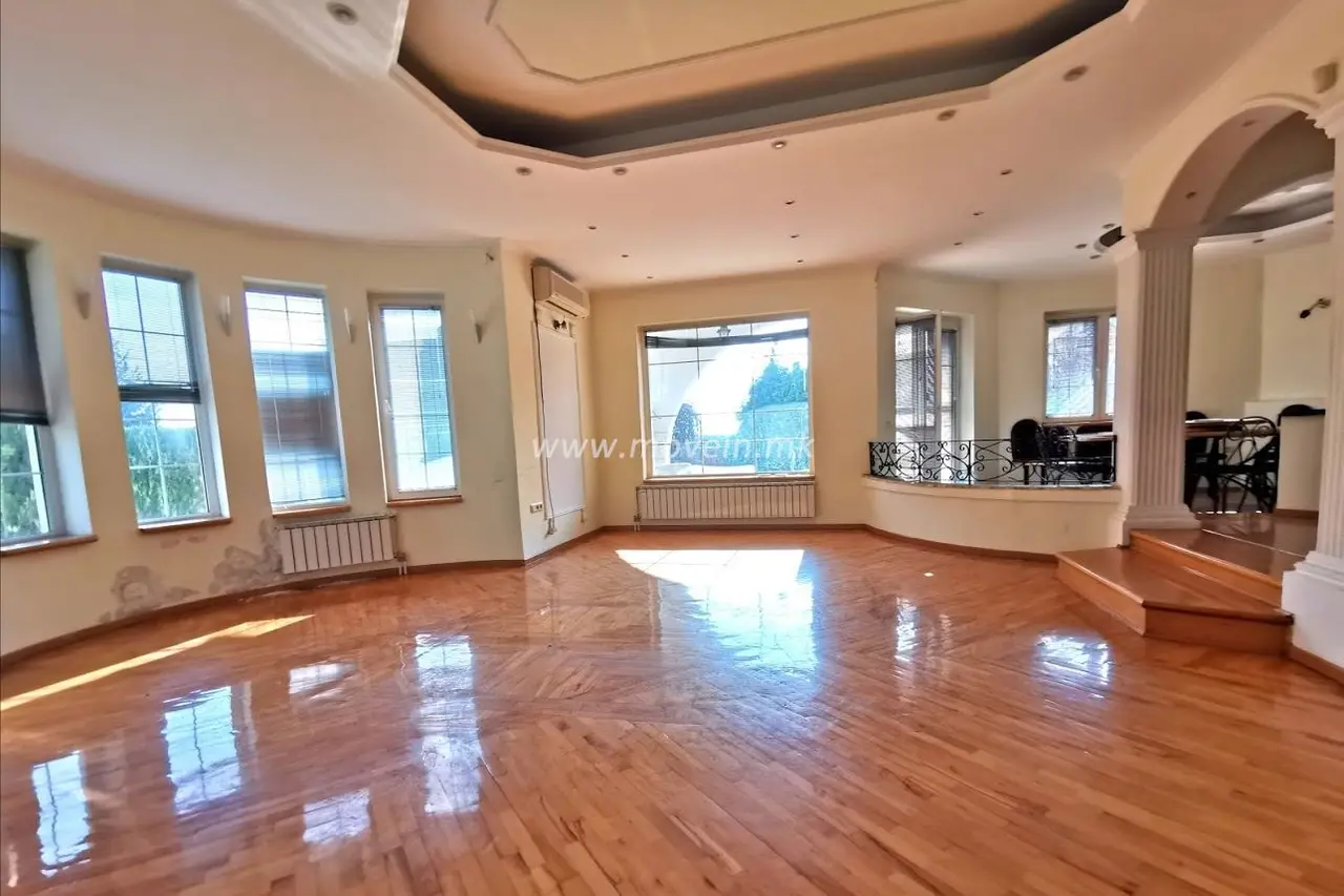 Куќа со 5 спални соби, 350 м², под кирија во Бардовци, Скопје