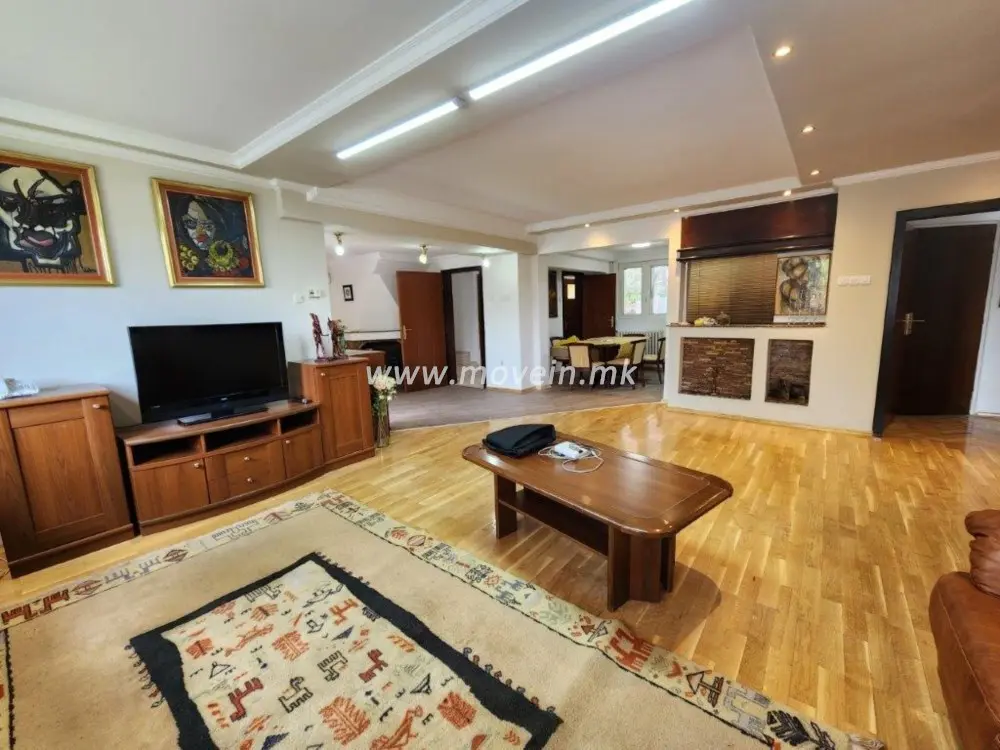 Куќа со 4 спални соби, 230 м², под кирија во Водно, Скопје