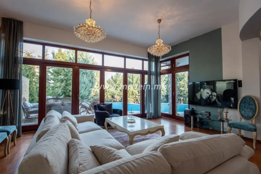 Куќа со 4 спални соби, 400 м², под кирија во Бардовци, Скопје