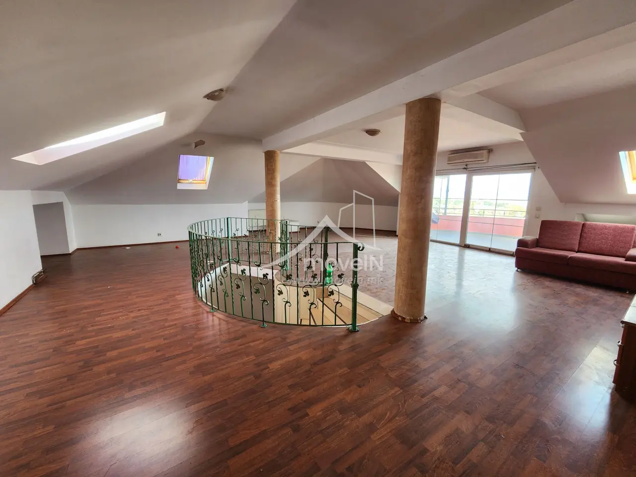 Куќа со 5 спални соби, 465 м², под кирија во Водно, Скопје