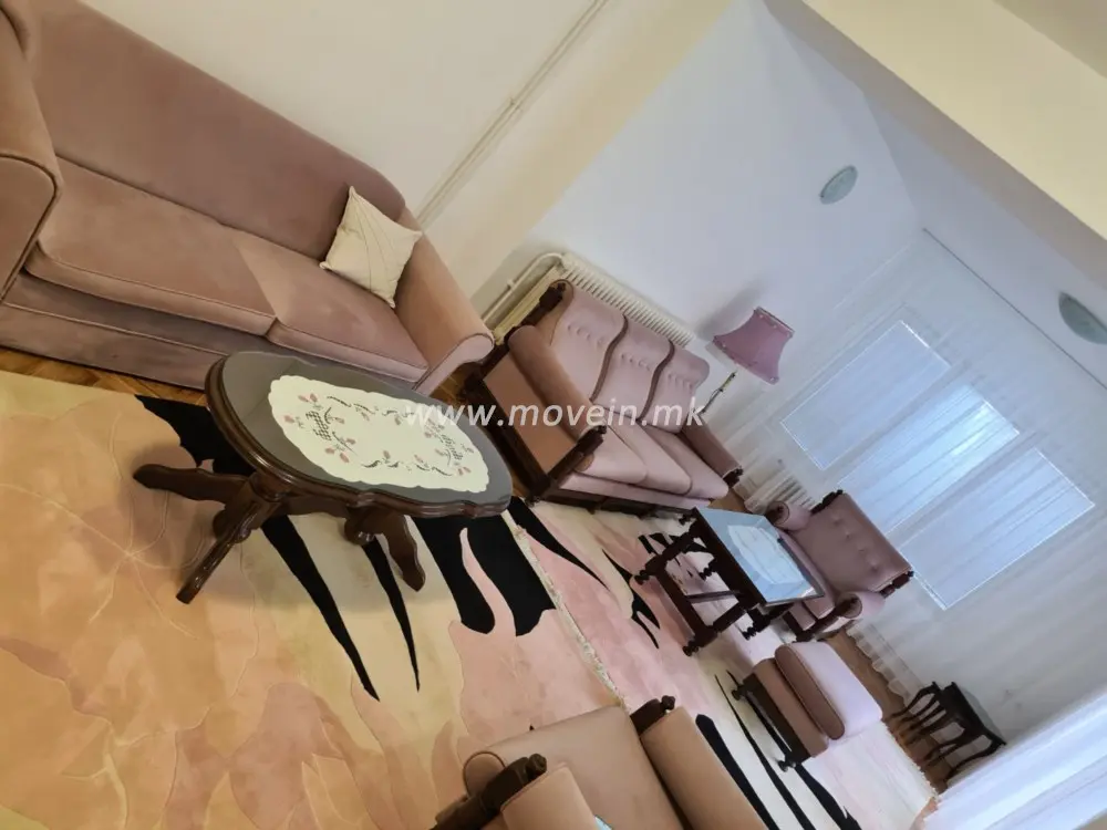 Куќа со 4 спални соби, 250 м², под кирија во Црниче, Скопје