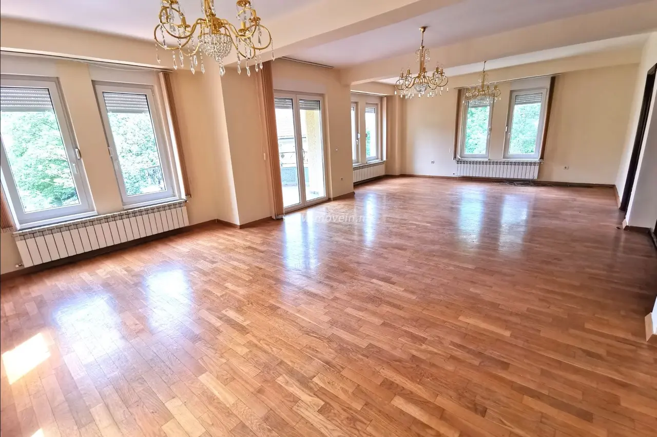 Куќа со 5 спални соби, 450 м², под кирија во Водно, Скопје