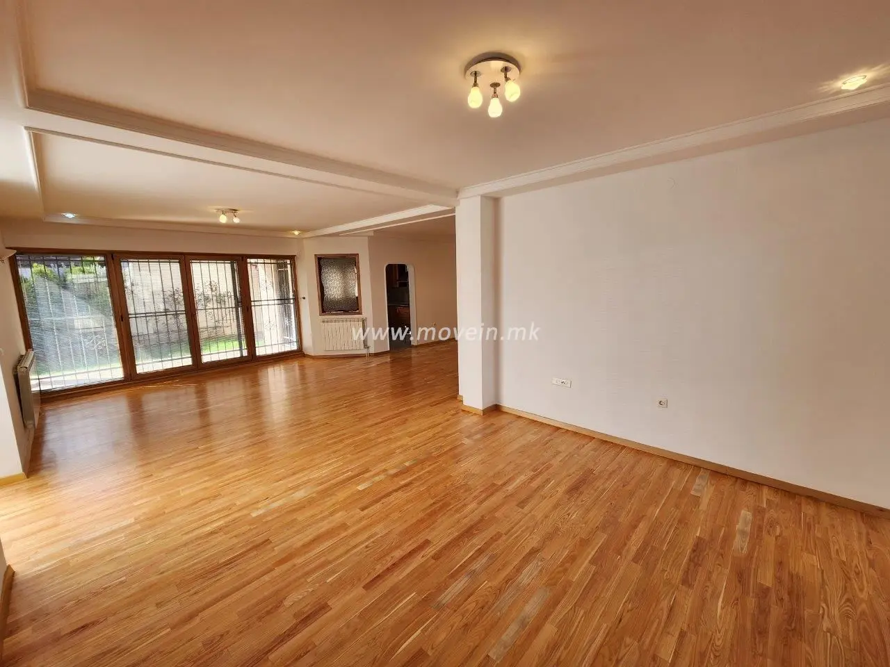 Куќа со 4 спални соби, 290 м², под кирија во Жданец, Скопје