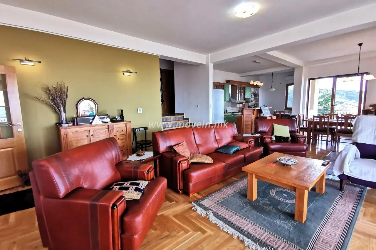 Куќа со 4 спални соби, 300 м², за продажба во Сопиште, Скопје