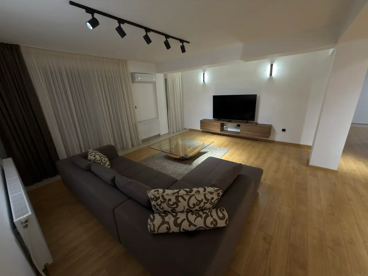 Стан 170м² со двор 120м² во Црниче