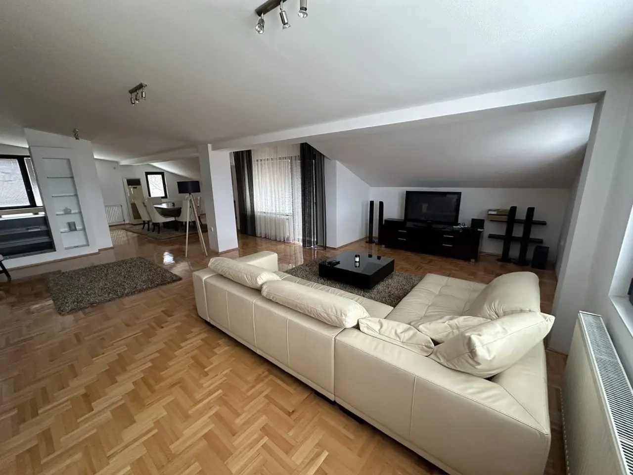 Простран стан 150м2 во Црниче