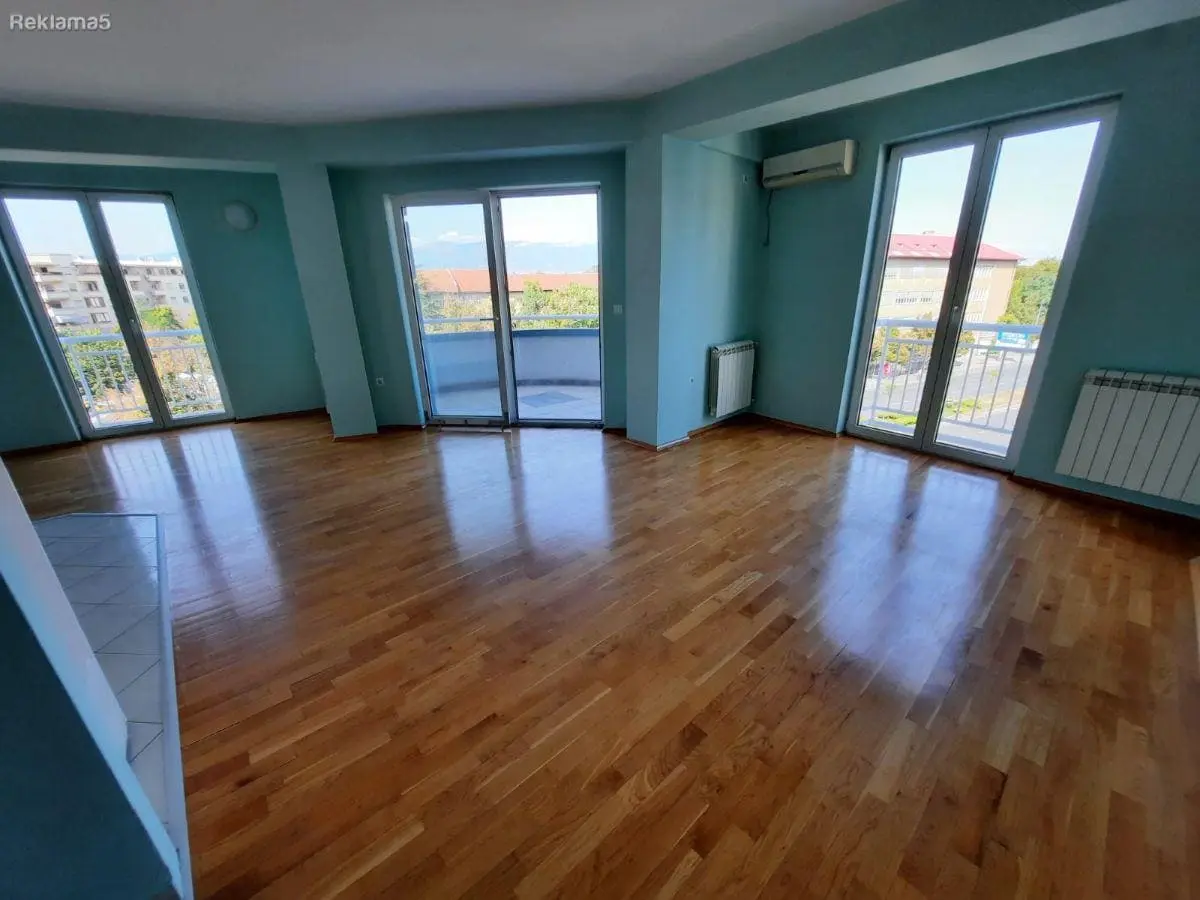 Comfortable apartment 85m2 in Center