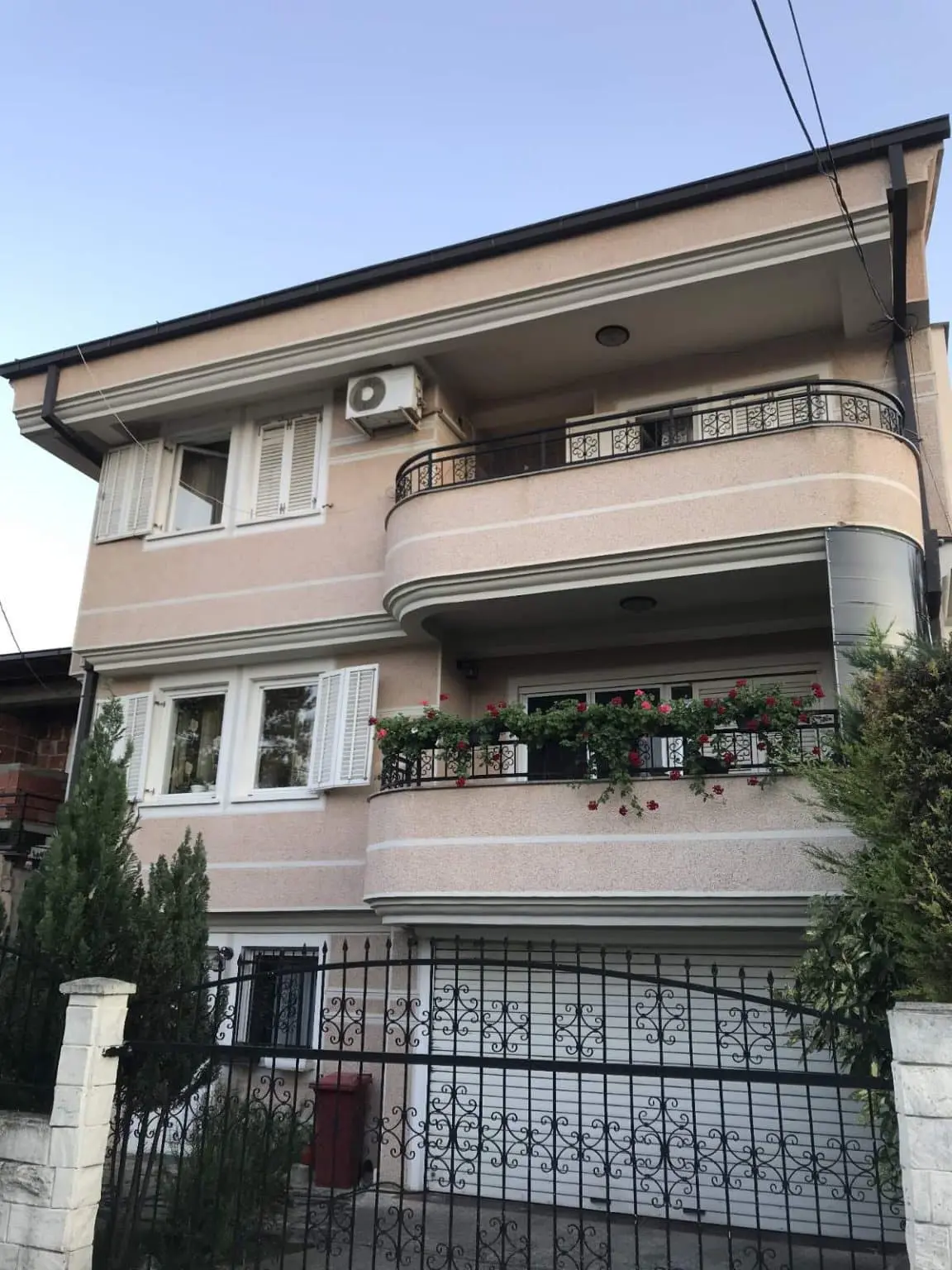 Куќа на мирна локација во Жданец
