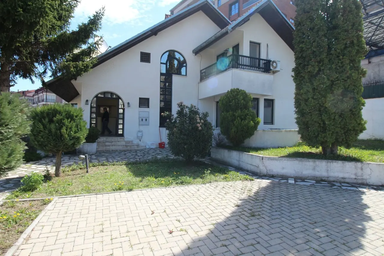 Куќа на Водно со 357м2 двор