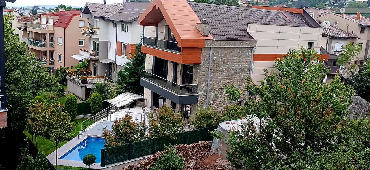 Куќа 560m2 во Црниче