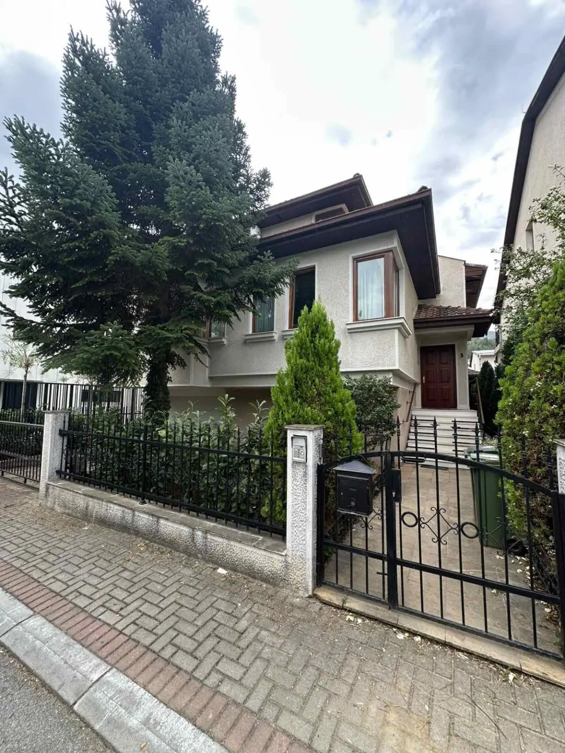 Куќа 250м² на мирна локација во Трнодол