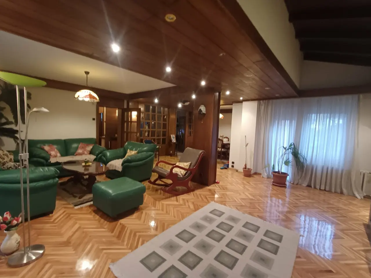 Куќа 340м2 на Водно
