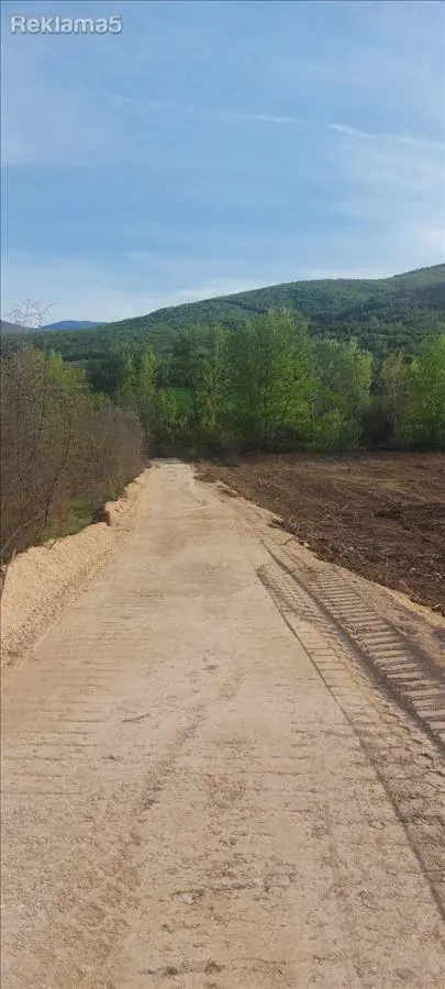 Плац 2155м2 во Сопиште