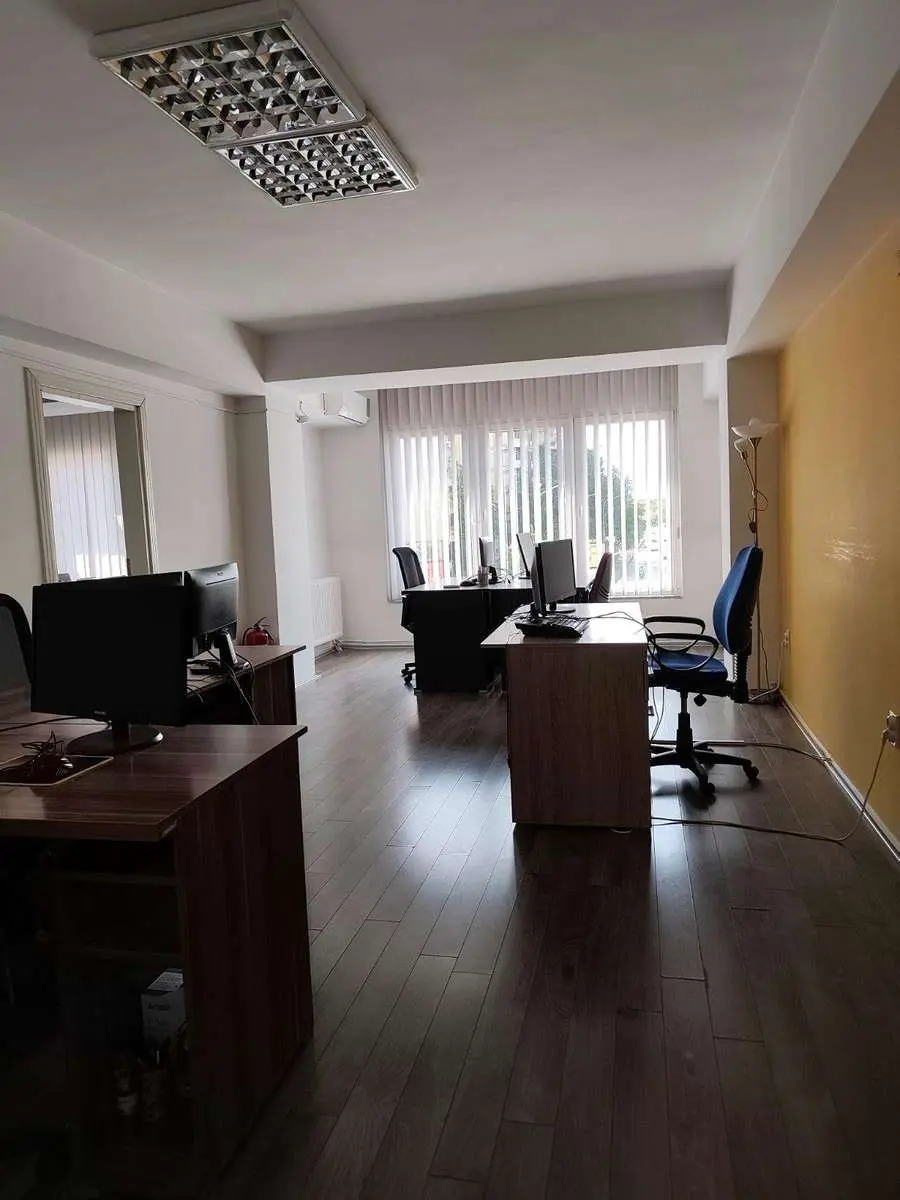 Се продава 5-собен стан во Центар, Тифани