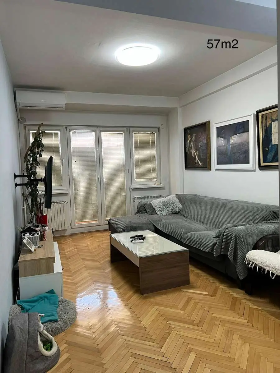 Се продава 3-собен стан во Центар, кај Беверли