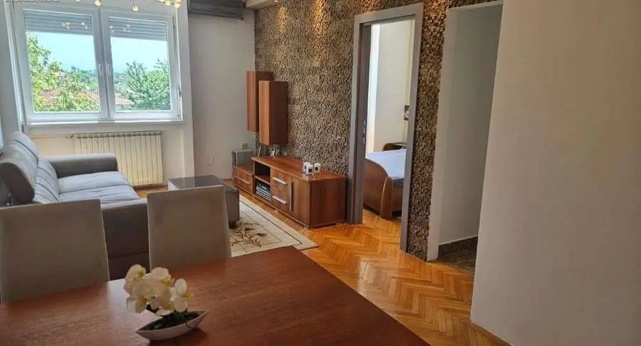 Се продава трособен стан во Аеродром, Ново Лисиче