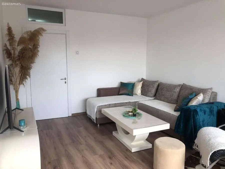 For Rent Furnished 4-Room Apartment in Center-City Wall