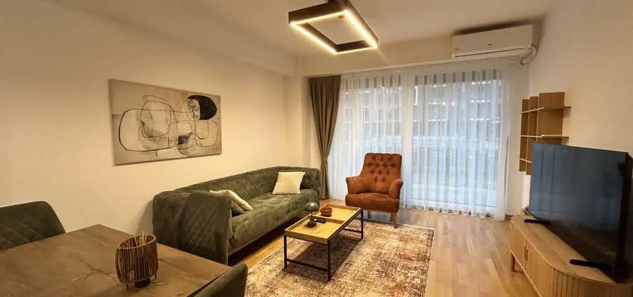 Се продава простран наместен стан во East Gate Living