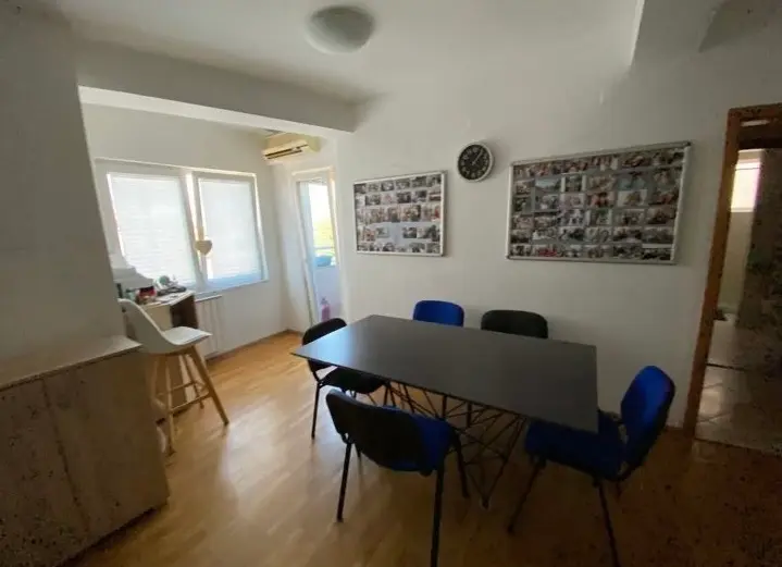Се изнајмува трособен стан – 50m² | идеален за канцеларија